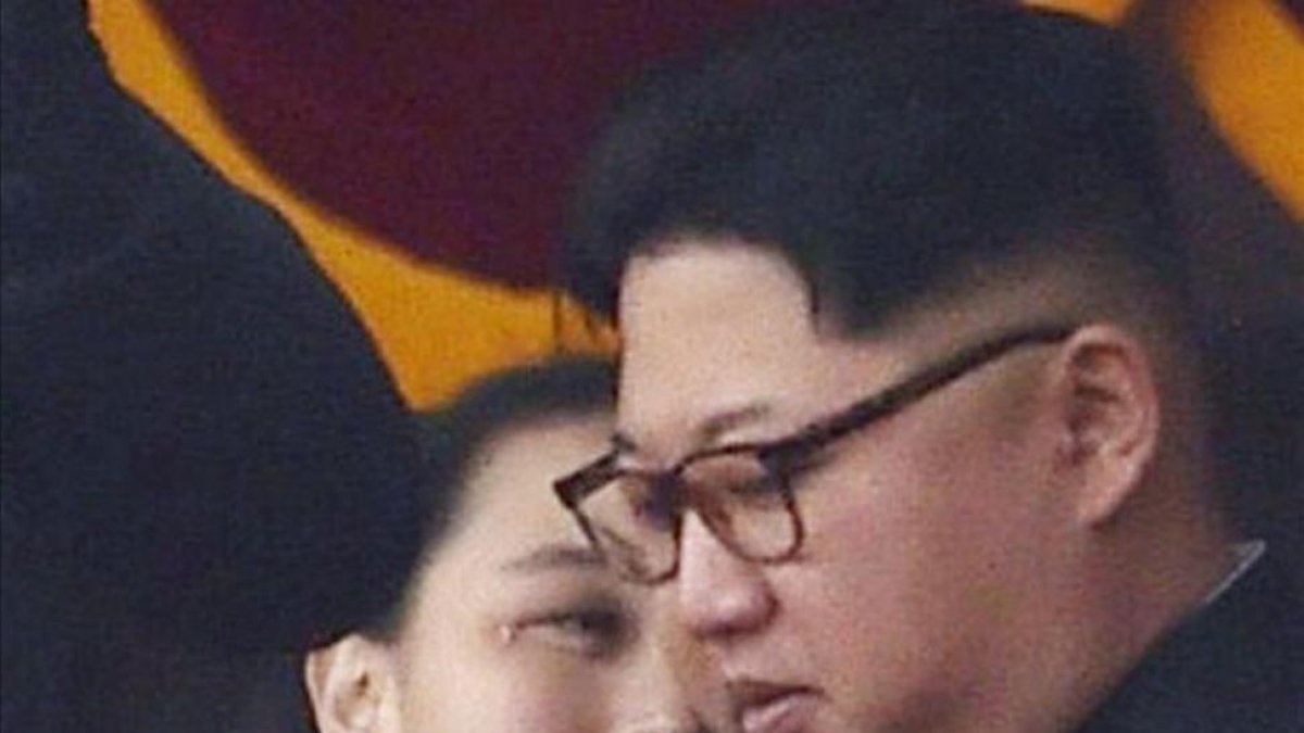 Kim Jong-un y su hermana Kim Yo-jong, en un acto público.