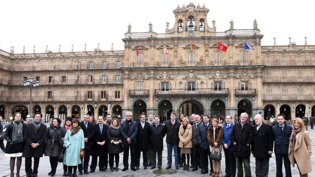 El alcalde de Salamanca hizo de anfitrión para el resto de representantes locales.
