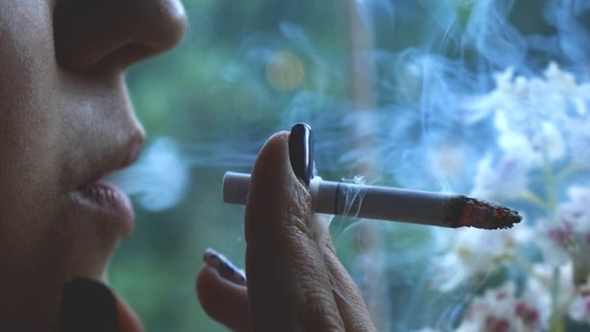 Razones de por qué los fumadores son más vulnerables al COVID-19