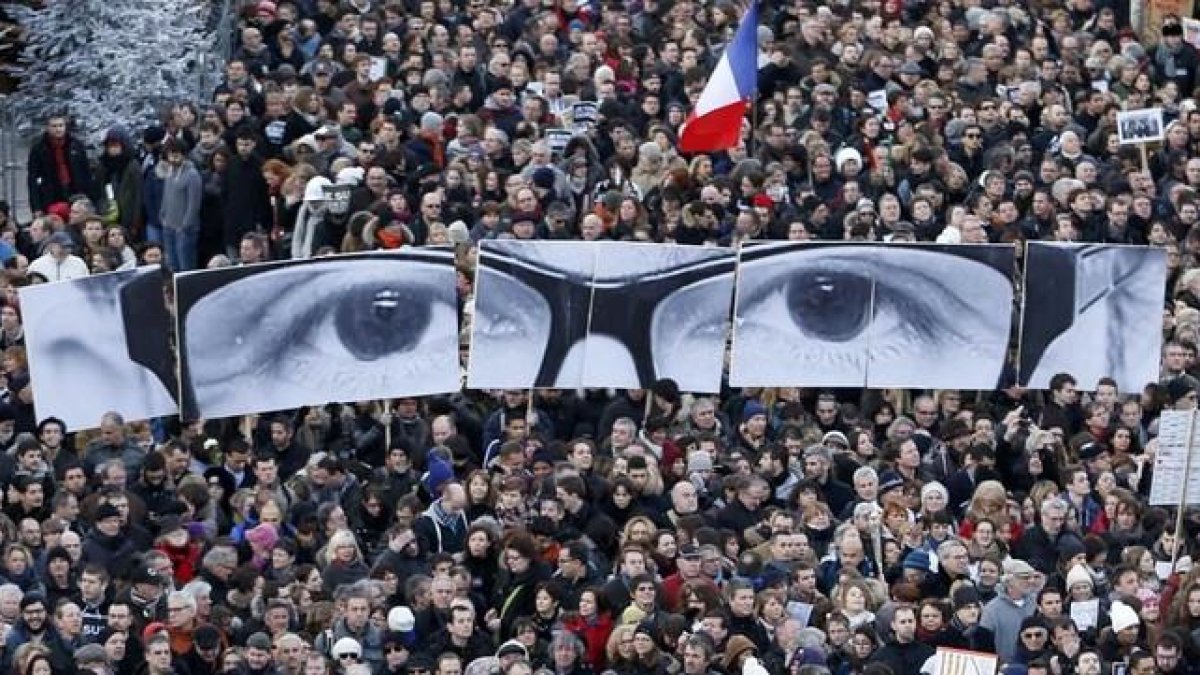 Manifestación multitudinaria en París tras los atentados contra 'Charlie Hebdo', el 11 de enero del 2015.