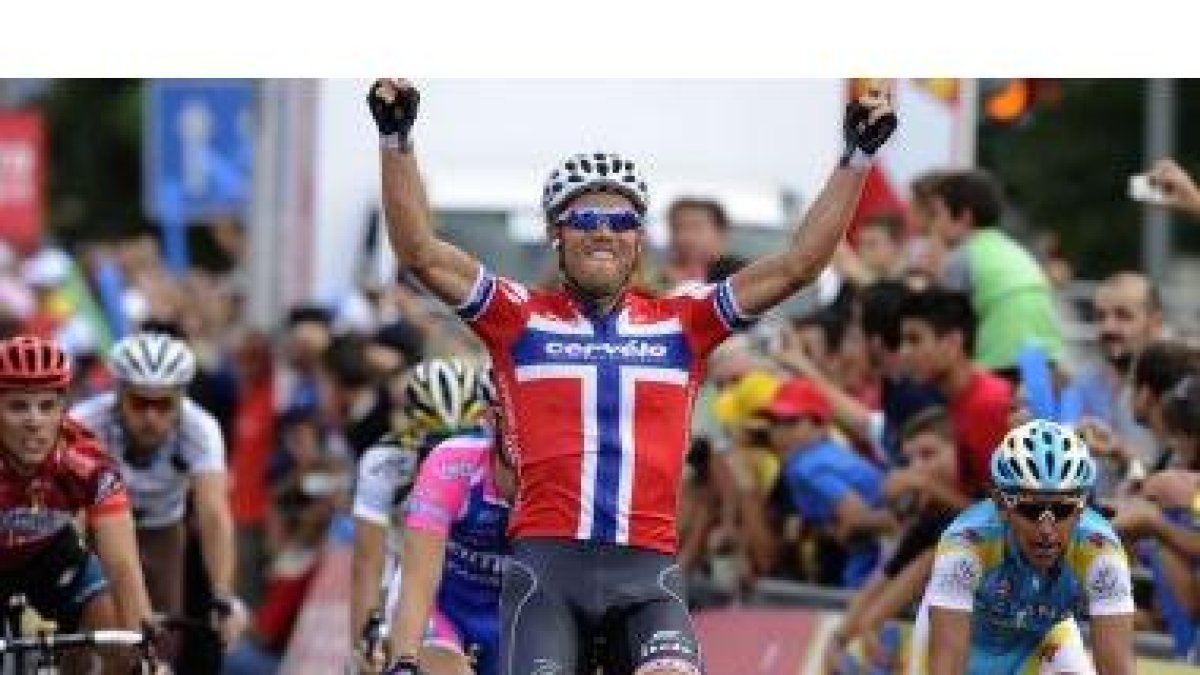 El noruego Thor Hushovd celebrando su victoria en la etapa de hoy de la Vuelta a España 2010.