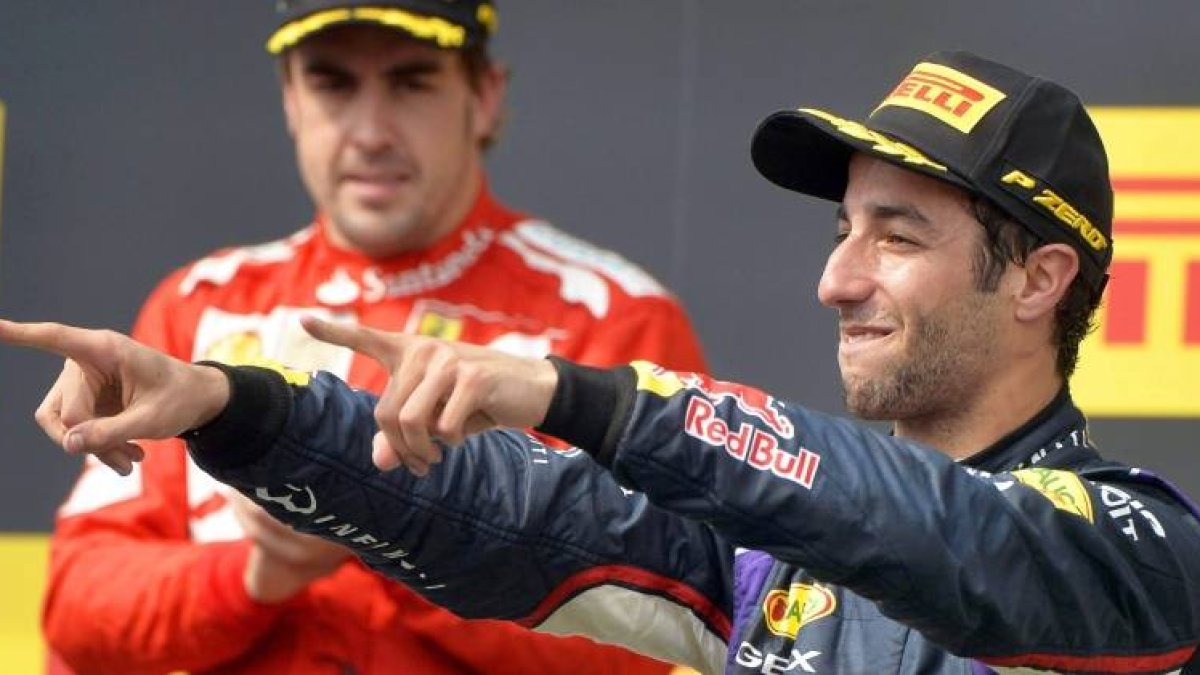 Daniel Ricciardo celebra su victoria en el GP de Hungría, ante Fernando Alonso, segundo.