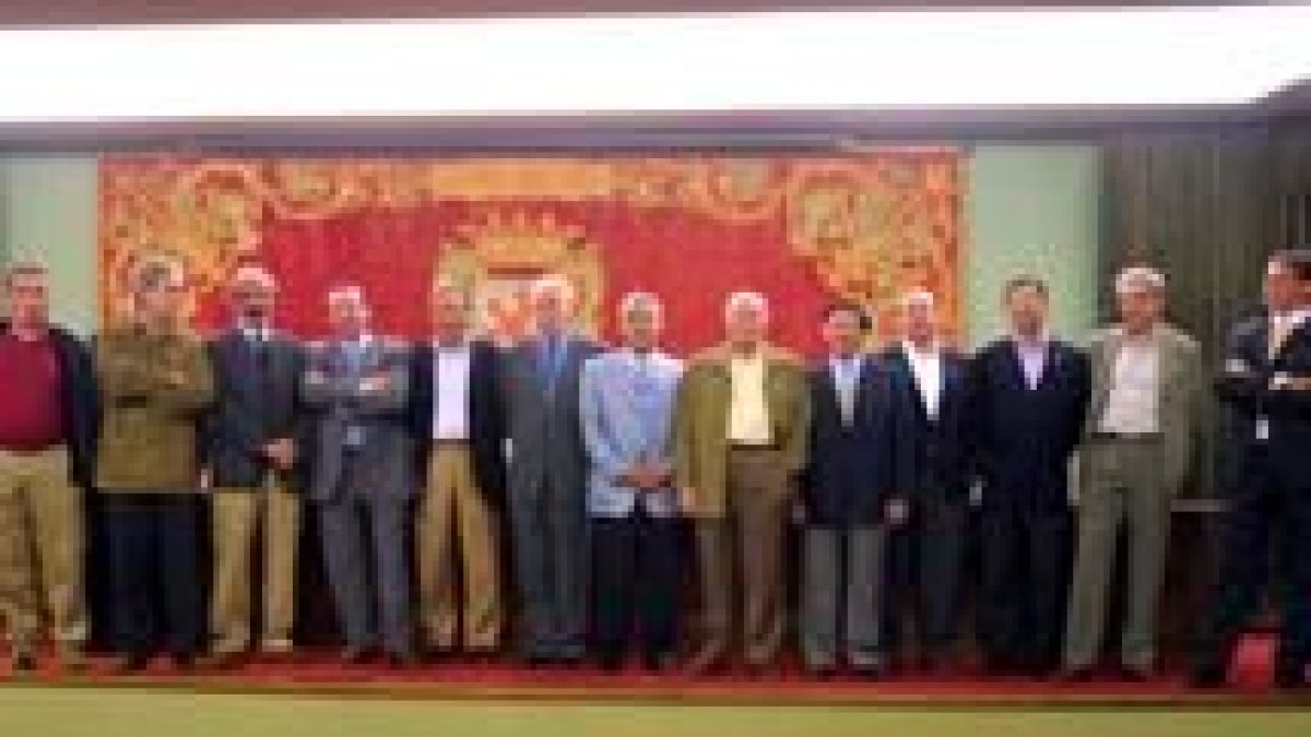 Miembros del consejo de administración de la Cultural el día de su aprobación por los accionistas