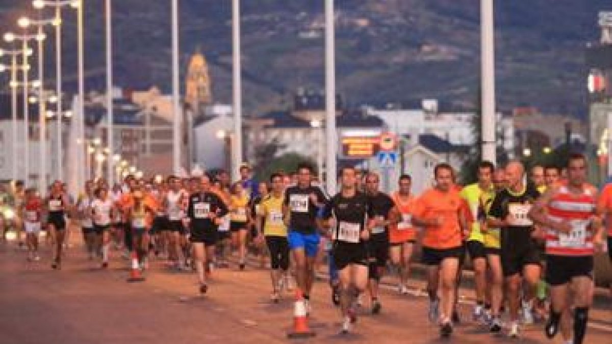 La carrera, a su paso por la Avenida de Galicia.