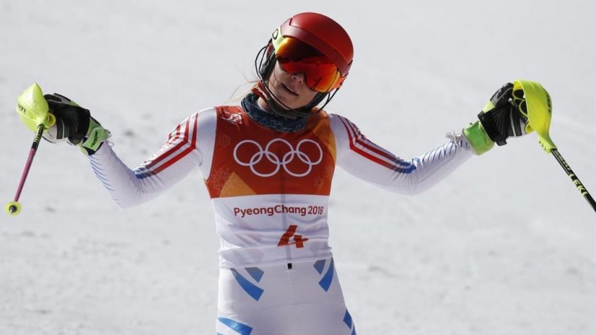 Mikaela Shiffrin se disculpa tras el eslalon femenino.