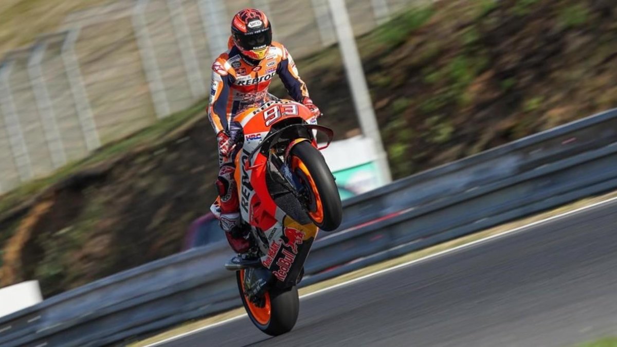 Marc Márquez (Honda) celebra el final del test de hoy, en Brno, donde estuvo cinco horas en la pista. /