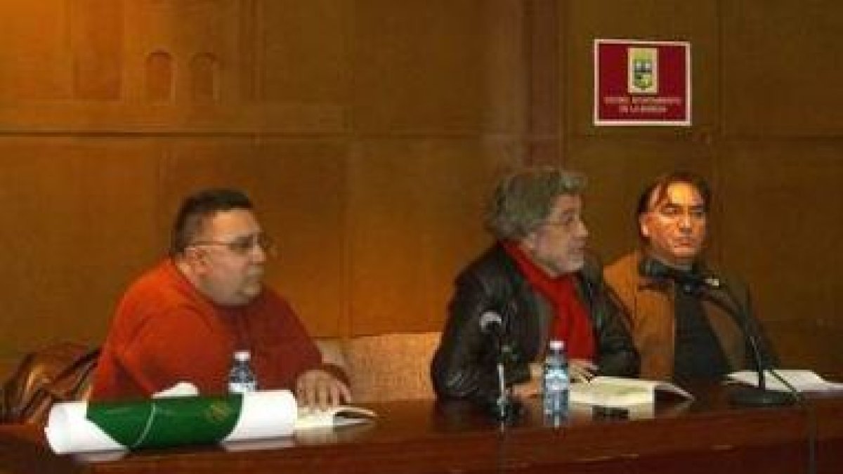 Alonso, Carnicero y Reñones presentaron anoche «La raya».