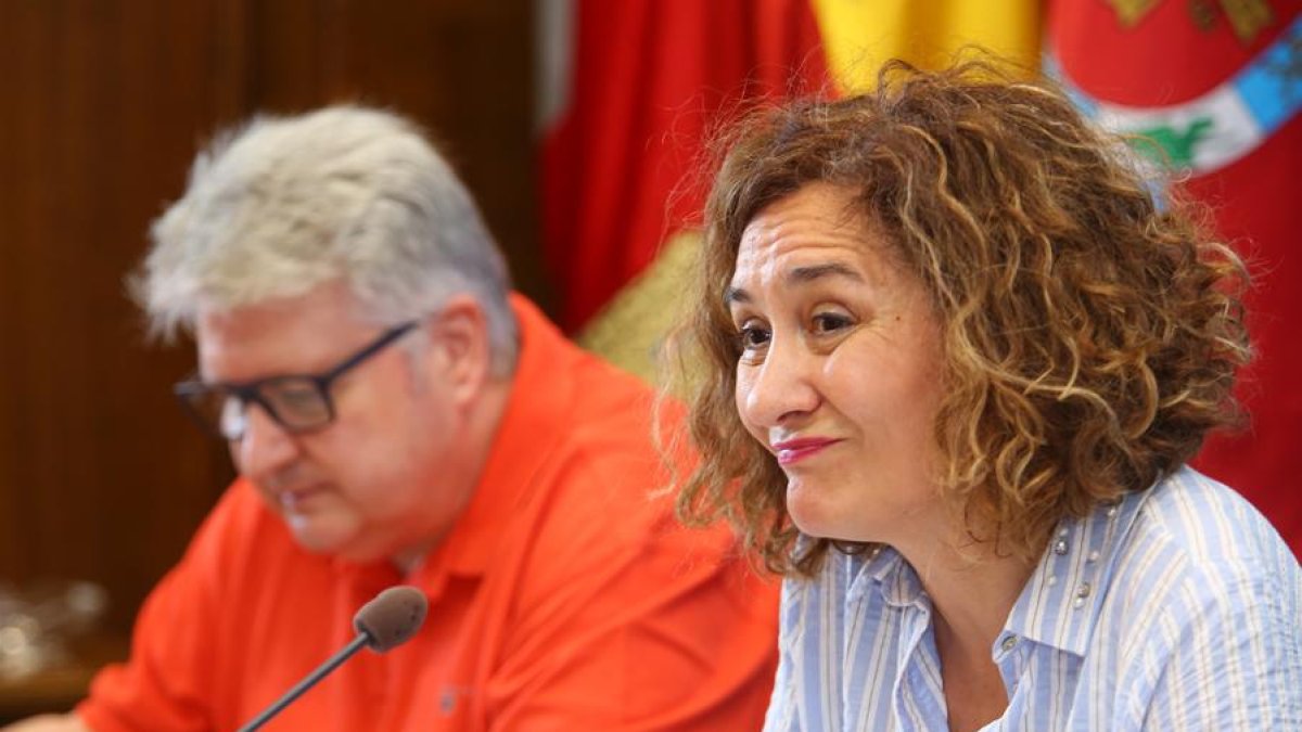La alcaldesa de Ponferrada, Gloria Fernández Merayo, durante la presentación del proyecto de presupuestos municipales del municipio