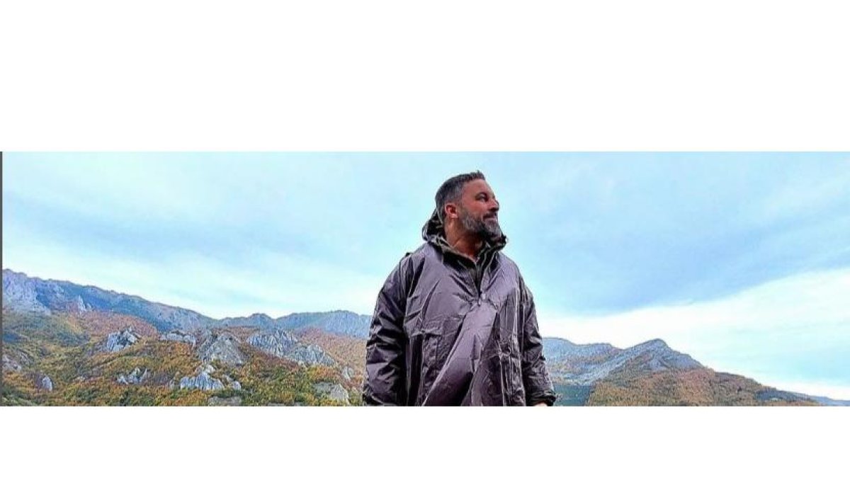 Santiago Abascal, en una imagen de la montaña oriental leonesa que ha colgado en su cuenta de Instagram.