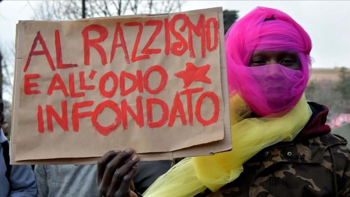 Manifestantes en Macerata (Italia).