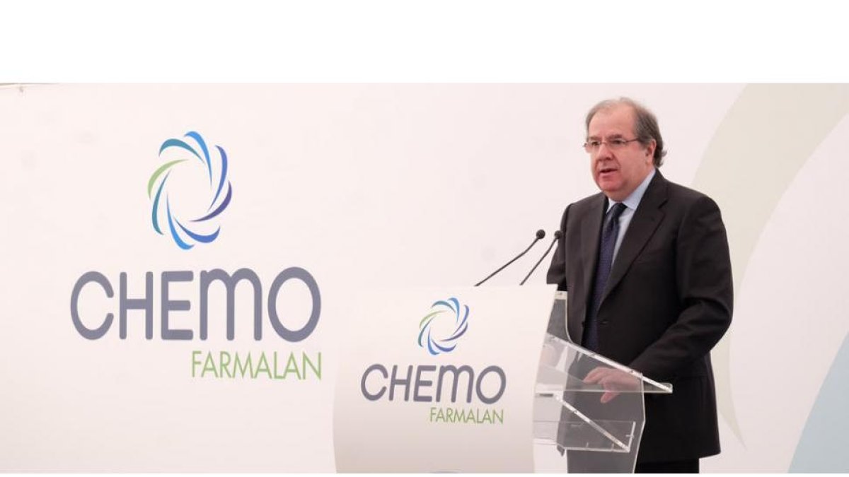 Juan Vicente Herrera durante su intervención en el acto de inauguración de la nueva planta del Grupo Chemo, Farmalán.