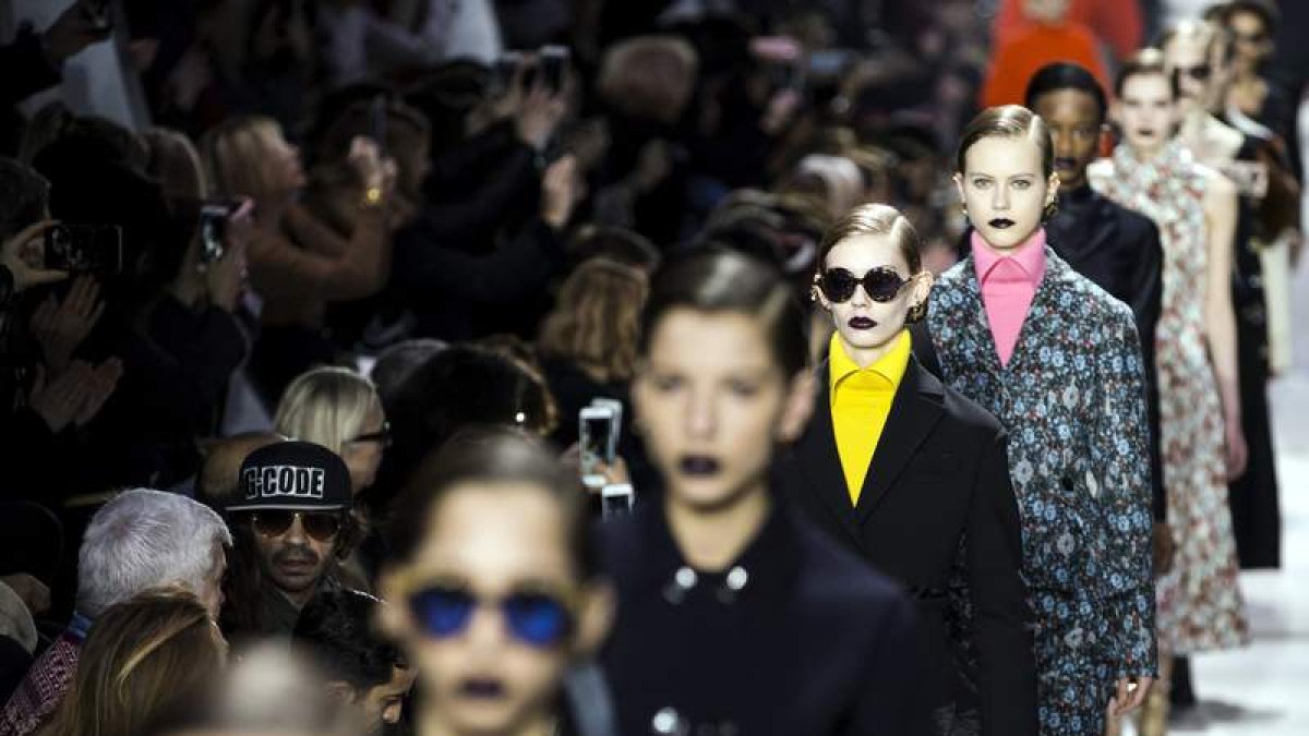 Desfile de Dior en la pasarela de la moda de París. ETIENNE LAURENT