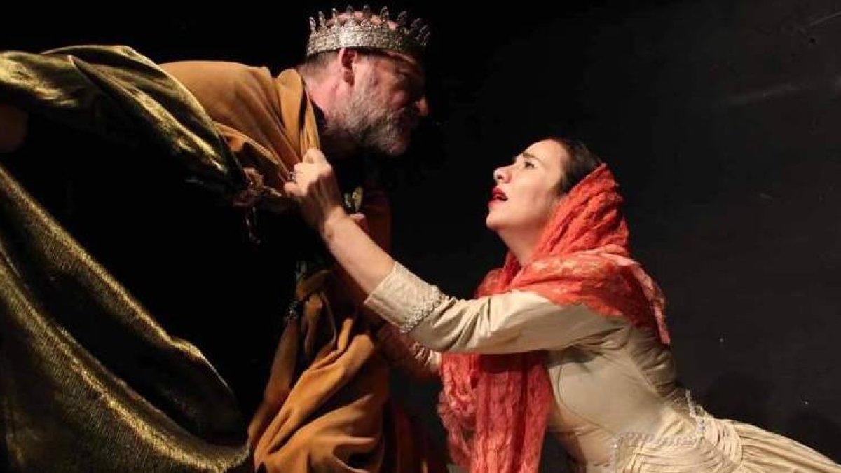Imagen de un momento de la representación que los actores de Teatro Corsario realizan de ‘El médico de su honra’.