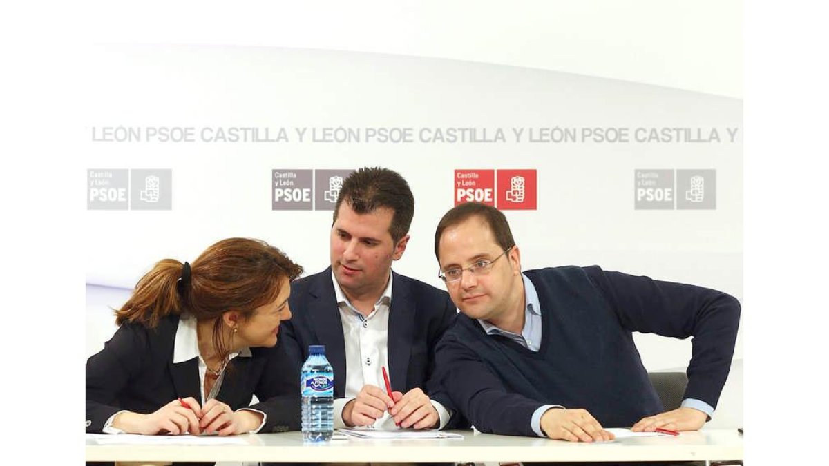 Soraya Rodríguez, Luis Tudanca y César Luena, ayer en la reunión mantenida en Valladolid. r. garcía