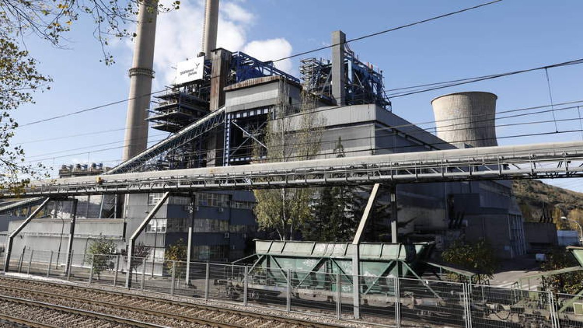 Instalaciones de la térmica de La Robla, ya parada. MARCIANO PÉREZ