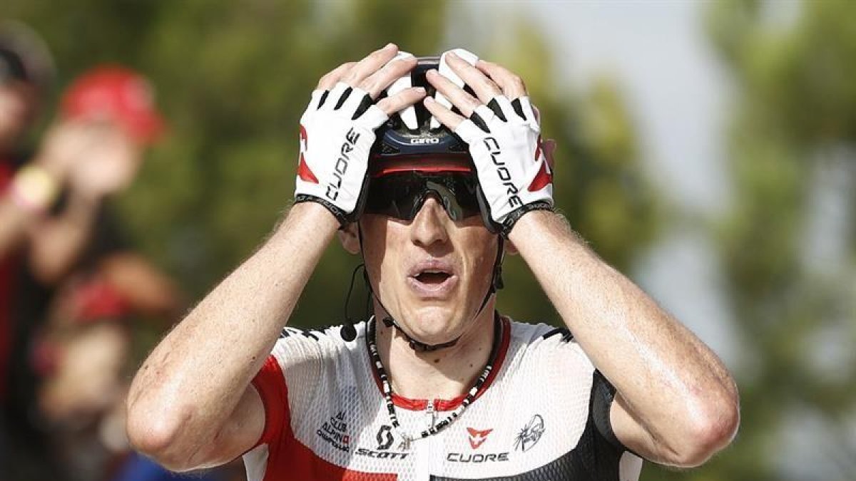 El ciclista suizo del equipo IAM Mathias Frank , se ha proclamado el vencedor de la décimoséptima etapa de la Vuelta Ciclista a España 2016.