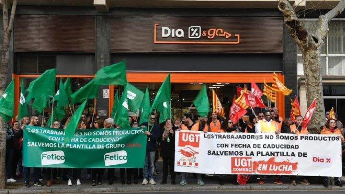 Protesta de trabajadres de la cadena de supermercados Dia.