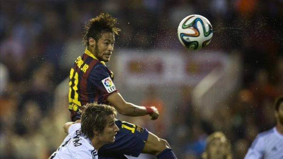 Neymar, en una jugada de la final de Copa contra el Madrid.