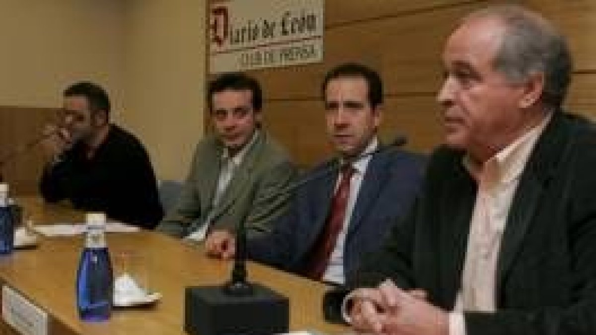 Juan José Albares, Carlos Fidalgo, Ramón Prieto y Alfonso García, durante la presentación del libro