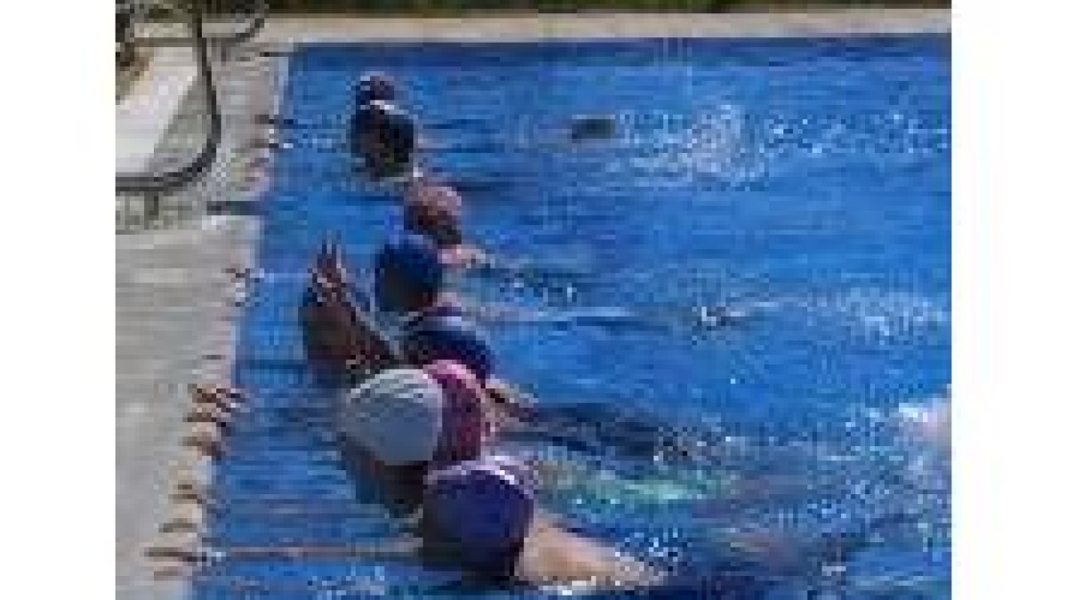 Casi todas las piscinas de la provincia finalizan los cursos este mes