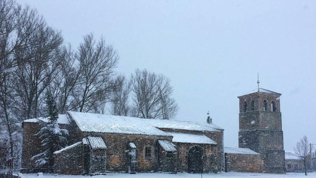 La iglesia de Camposagrado, ayer. JOSÉ MAYO PELÁEZ @mayojos