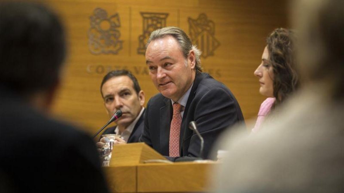 El expresidente valenciano Alberto Fabra, en la comisión de investigación en las Corts sobre las actividades de la empresa pública dedicada a la construcción de colegios CIEGSA.