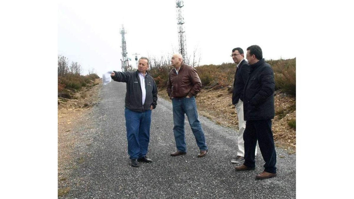 Paco Giner, Ángel García Colín, Javier Guillén y Francisco García en el alto de La Camperona.