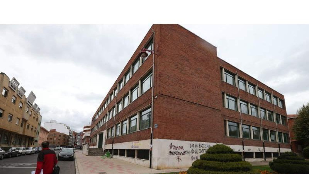 El Instituto Confucio ocupará una de las tres plantas de la antigua escuela de Minas. RAMIRO