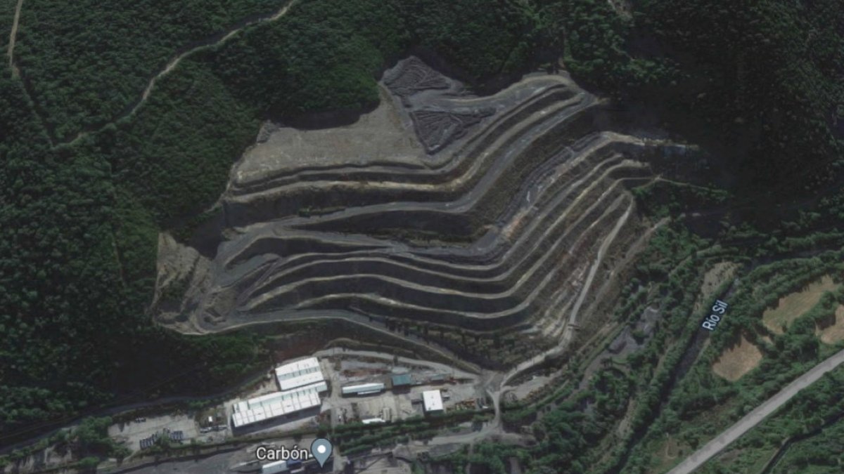 Vista general de la escombrera de carbón de Alinos que será restaurada. IMAGEN DE LA MEMORIA DEL PROYECTO