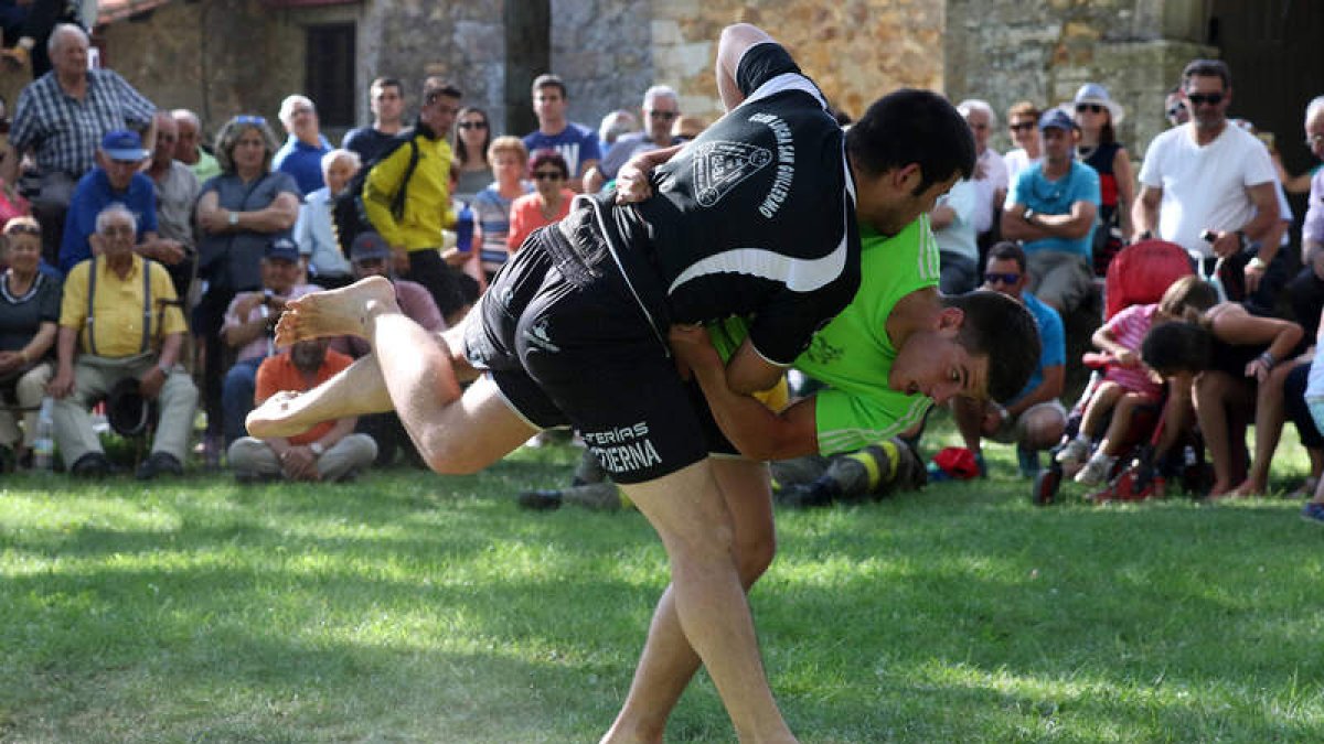 Valía por mucho más que semifinal, combate de calidad, entrega y nobleza en el que Rodri y Tomás merecieron las campanas. A. B.