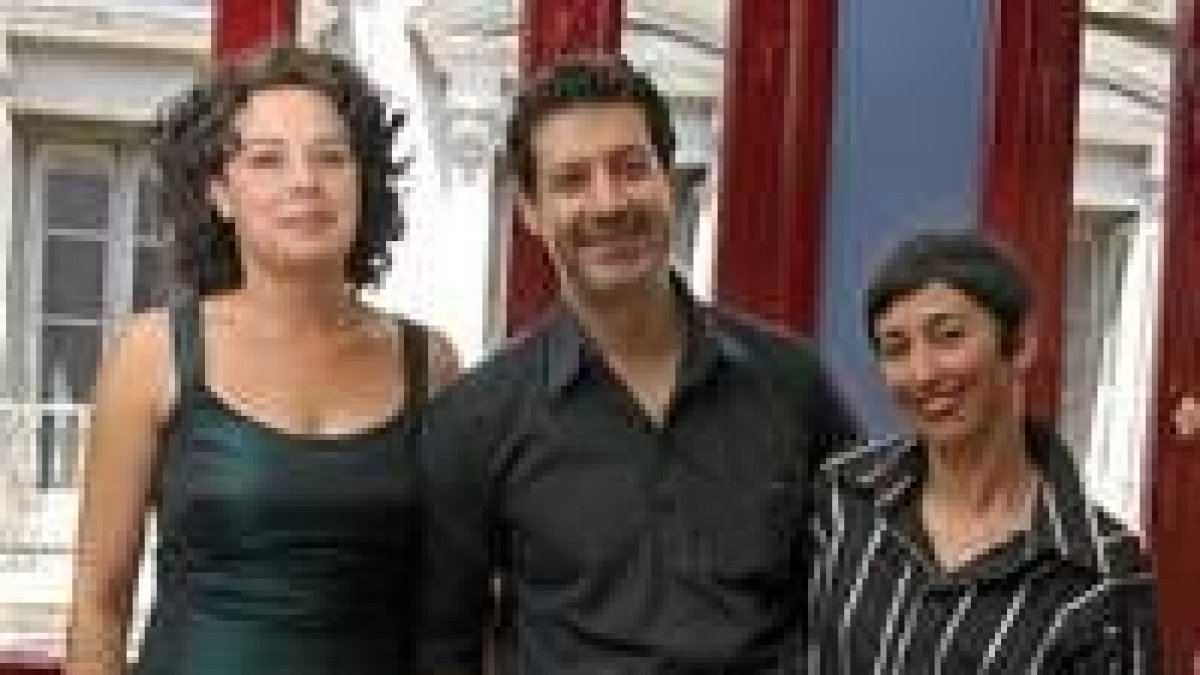 Nicanor Cardeñosa, con Carmen Navarro y Nerea Moreno ayer
