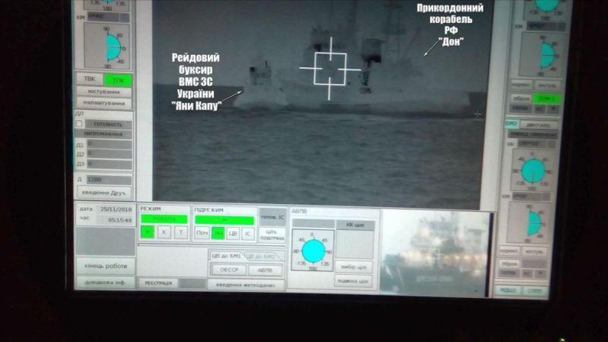 La pantalla muestra al barco ruso Don intentado para a una lancha ucraniana.