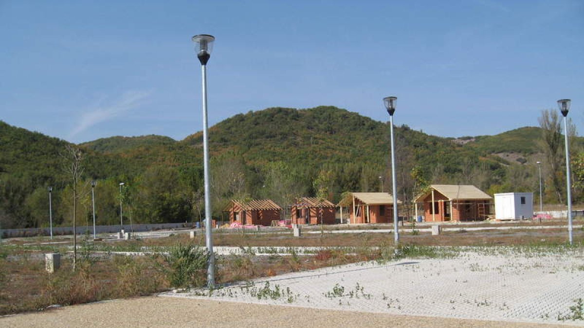 La empresa propiedad de los detenidos realizó obras en el cámping de Matallana de Torío.