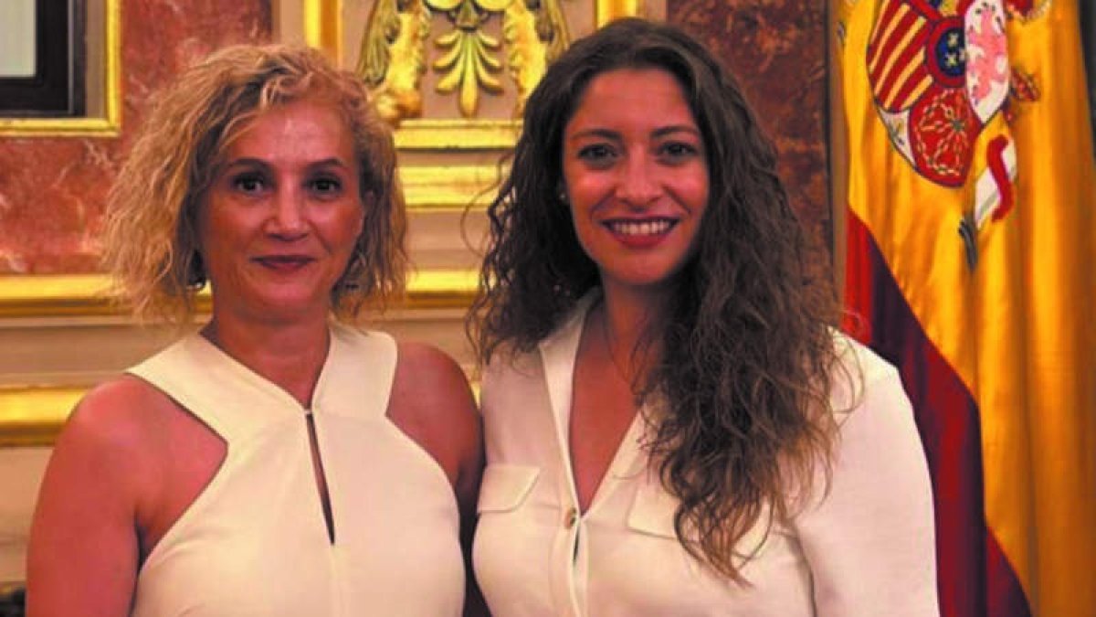 Imagen del PP de Ana Franco y Ester Muñoz en el Congreso. DL