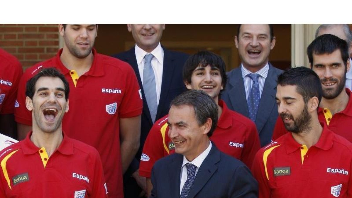 El presidente del Gobierno Rodriguez Zapatero ha recibido esta tarde a la Selección de Baloncesto.