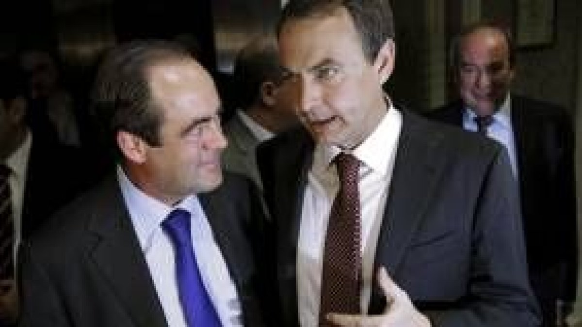 José Bono, con Rodríguez Zapatero, al tramitar las actas parlamentarias