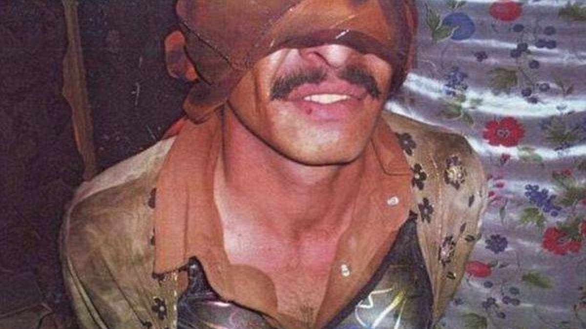 Un miliciano yihadista vestido con un sujetador es descubierto por el ejército iraquí.