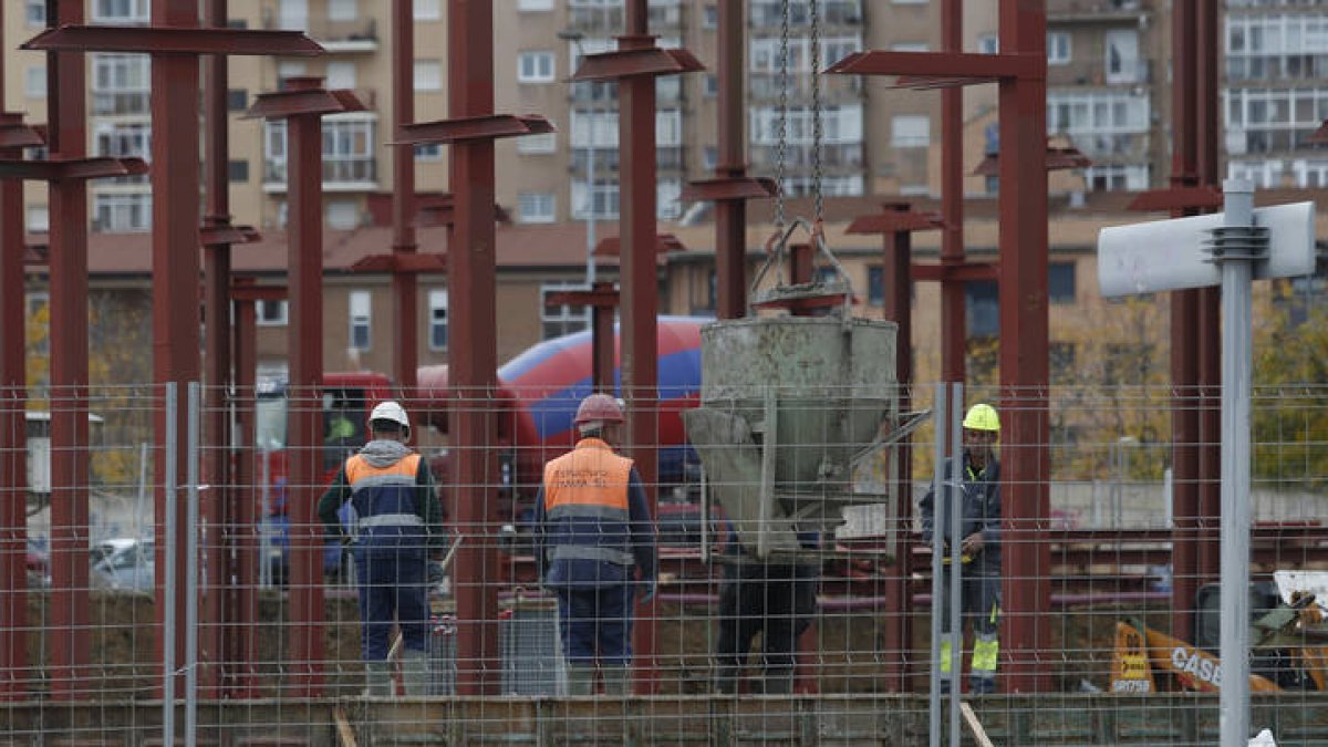 Reportaje sobre la construcción y campaña de Navidad. F. Otero Perandones.