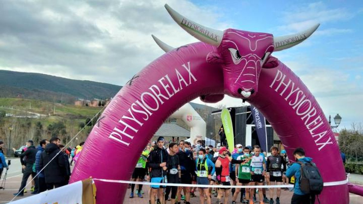 Salida de la carrera organizada en Páramo del Sil. ORGANIZACIÓN ALTO SIL