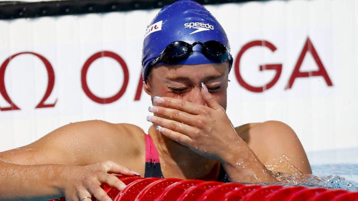 La española Mireia Belmonte feliz tras la final de los 200m estilos femeninos.