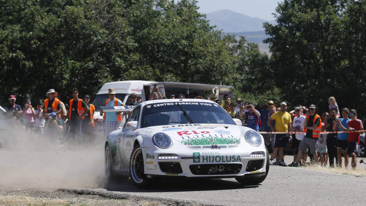 Sergio Vallejo dominó por completo la carrera omañesa a los mandos de su Porsche 911 con Antonio Boto como copiloto.