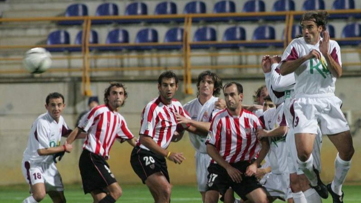 La Cultural jugó ante el Athletic Club en Copa del Rey el 10 de noviembre de 2004. NORBERTO