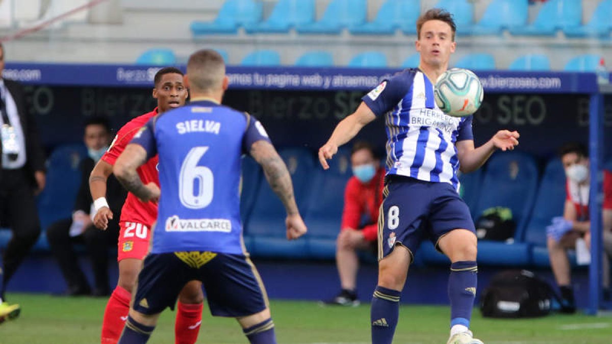 Larrea aseguró que al equipo no le faltó fondo físico ante el Fuenlabrada, sino que fue más un problema mental. L. DE LA MATA