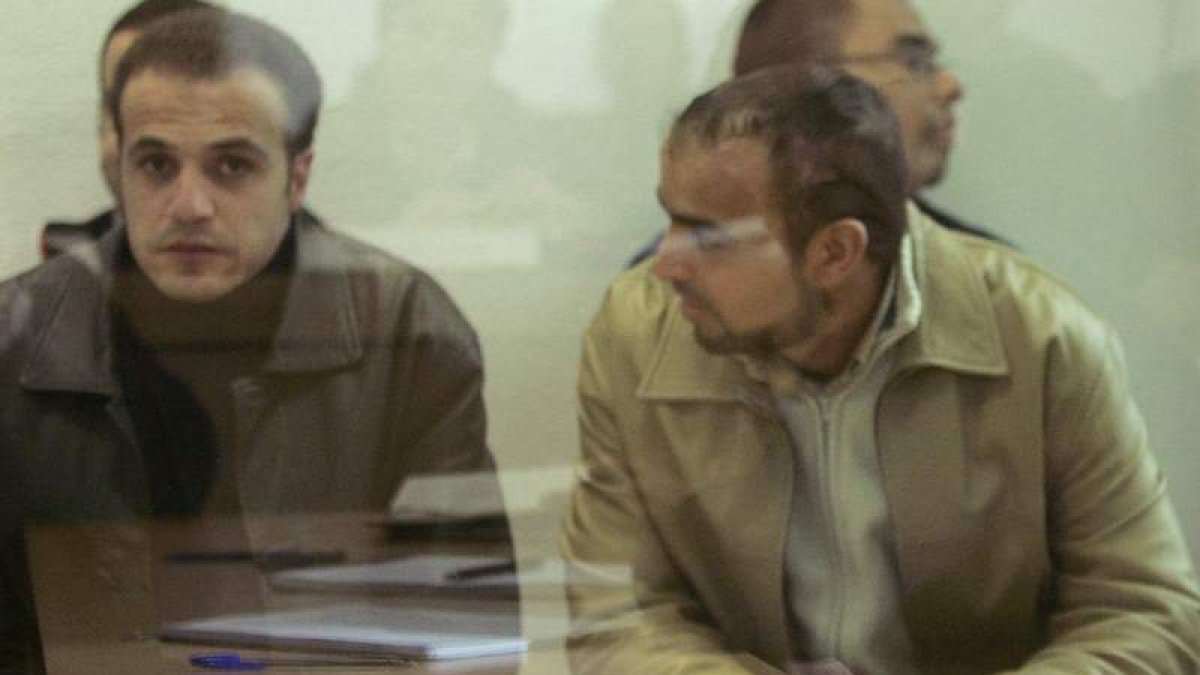 El Gnaoui, a la derecha, durante el juicio. JUANJO MARTÍN