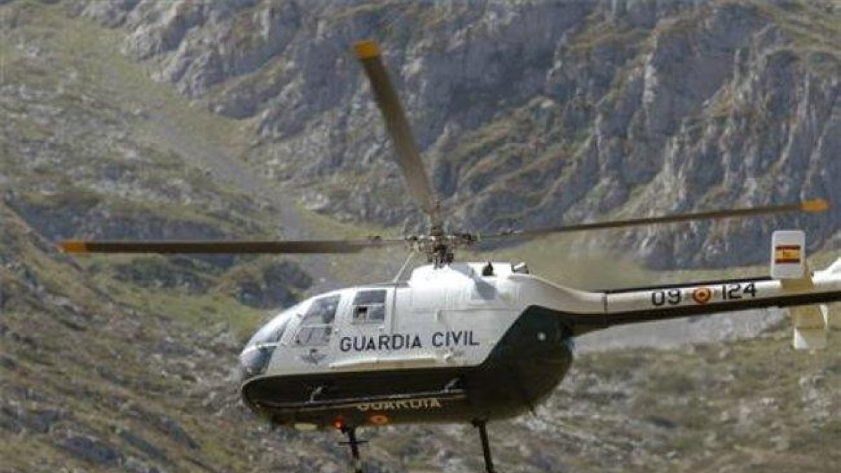 Imagen de archivo de un helicóptero de rescate de la Guardia Civil.