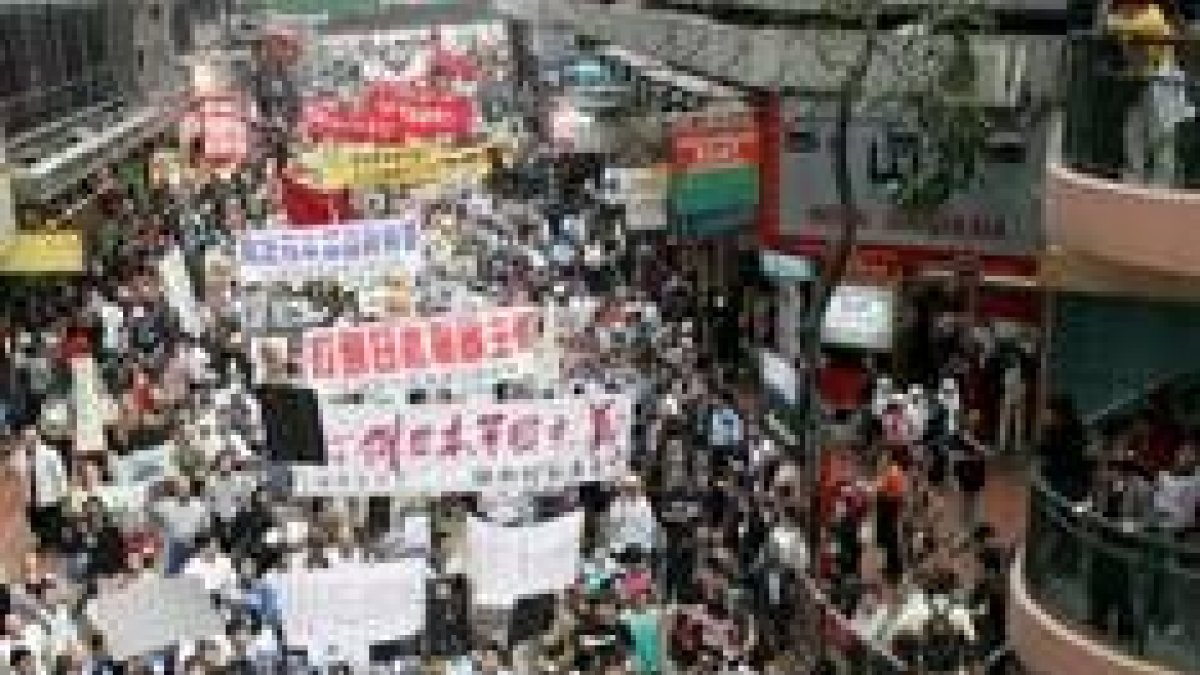 Miles de chinos protestan por la publicación de los libros de texto