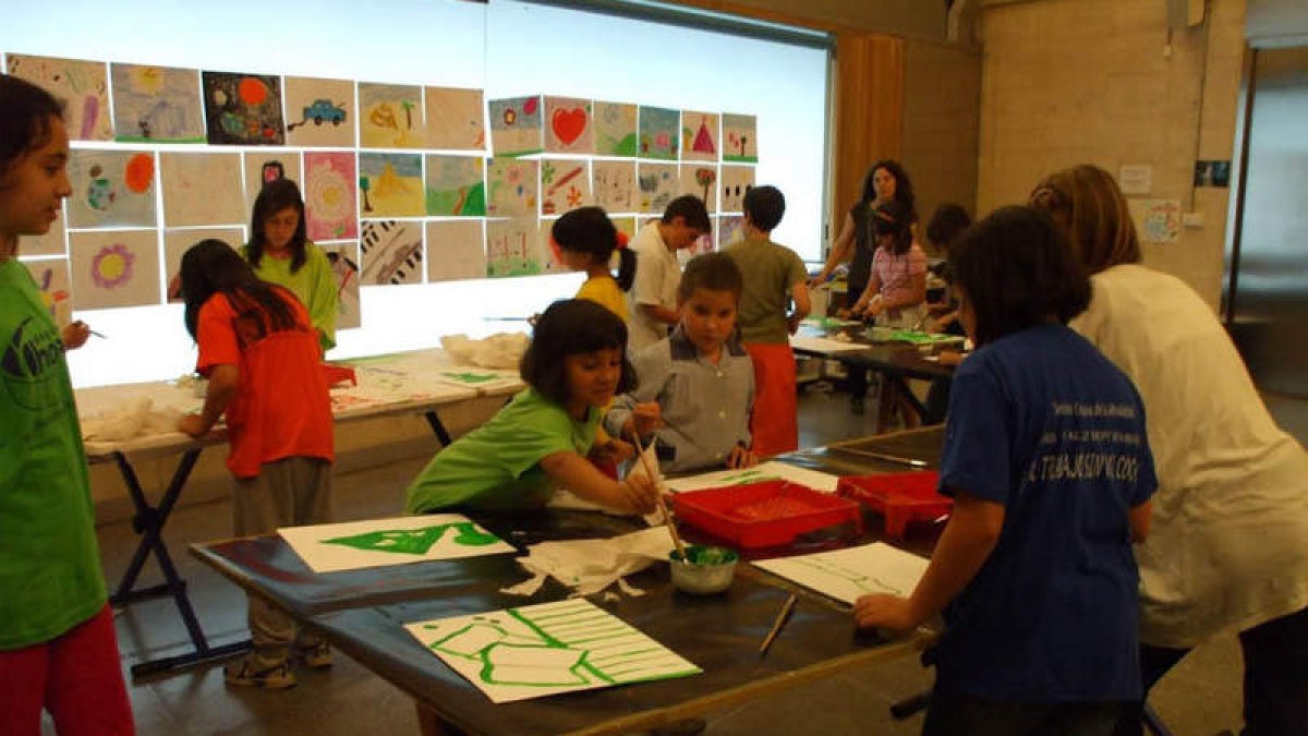 Uno de los talleres infantiles organizados por el Musac en el verano del 2009.