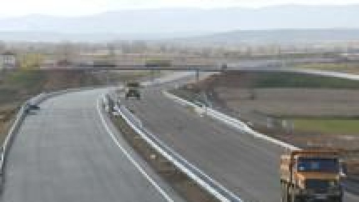 Obras en la autopista entre León y Astorga (A-12), en una fotografía de archivo