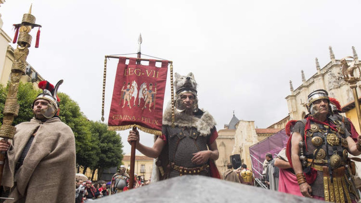 Imagen de un acto que recrea el natalicio del águila, fecha de fundación de la Legio VII. FERNANDO OTERO
