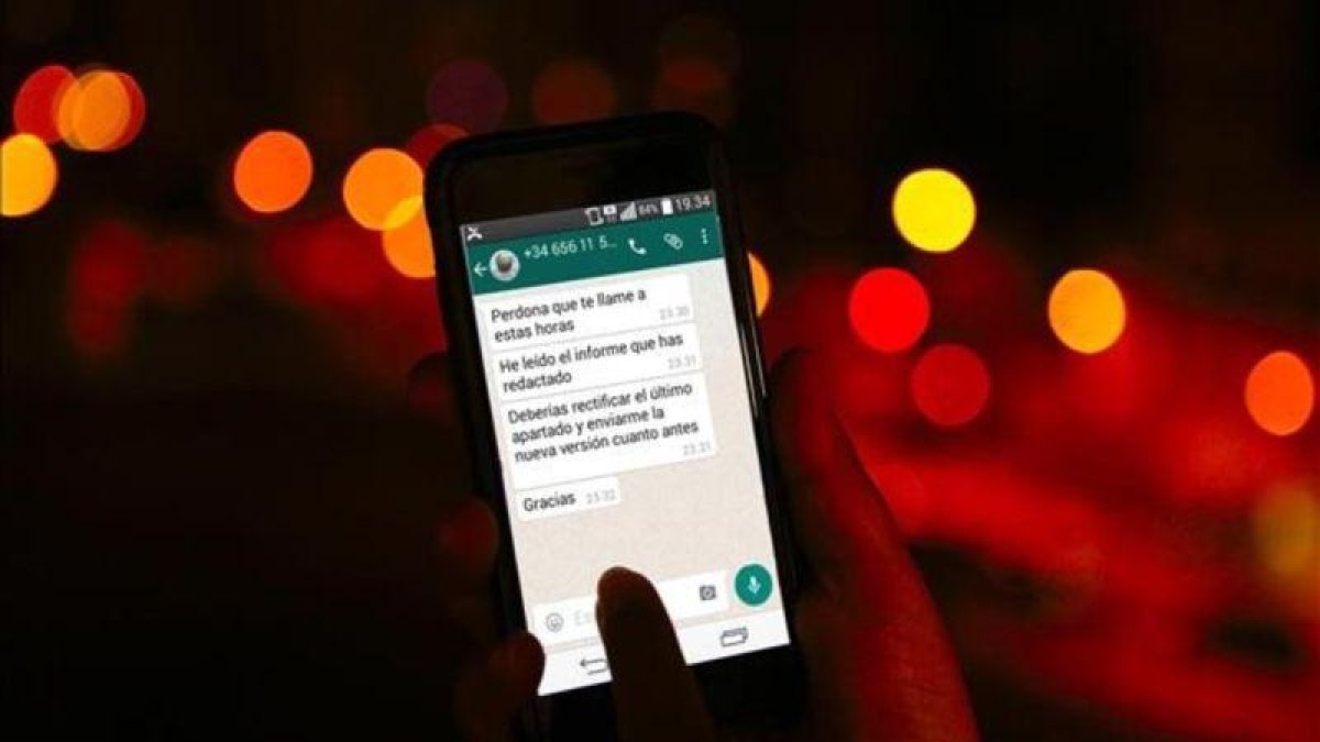 Aplicación del whatsapp en un teléfono móvil.